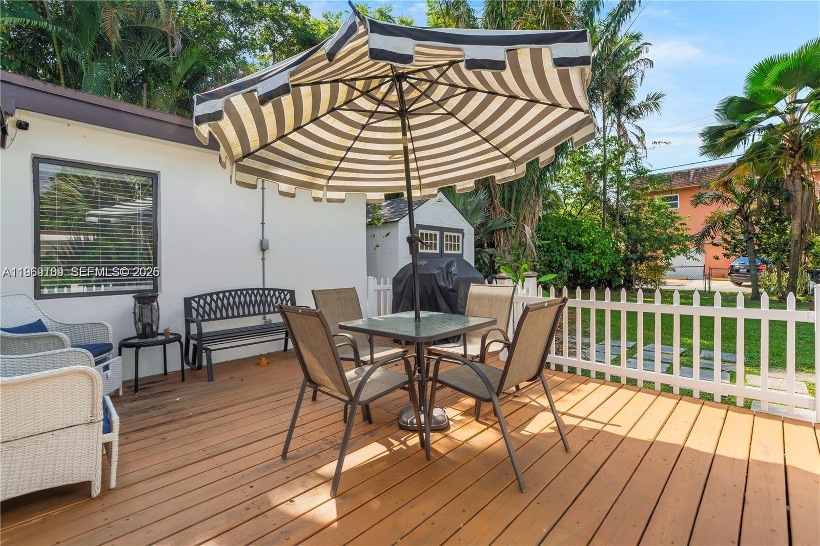 HOLLYWOOD PARK - Residential