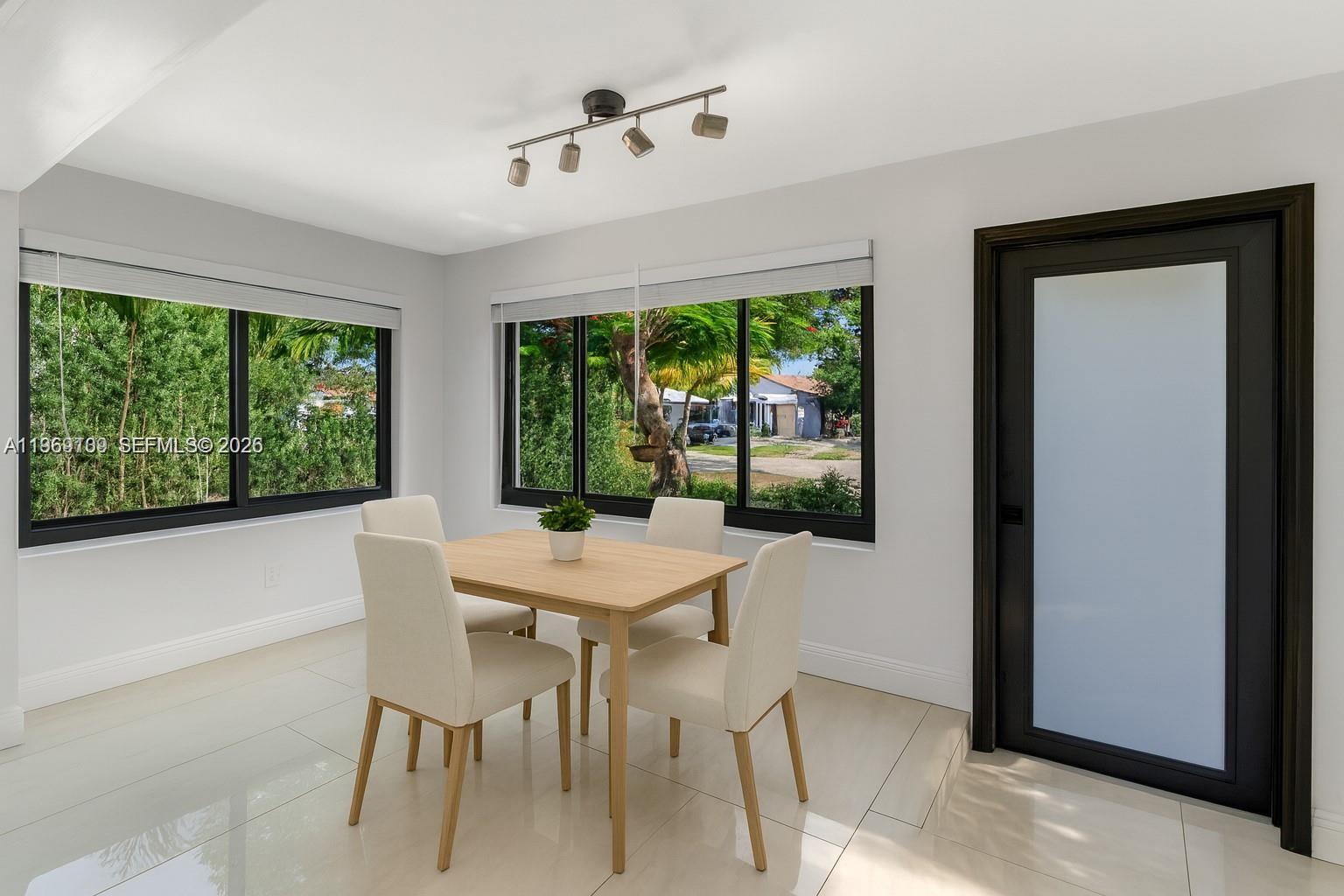 HOLLYWOOD PARK - Residential