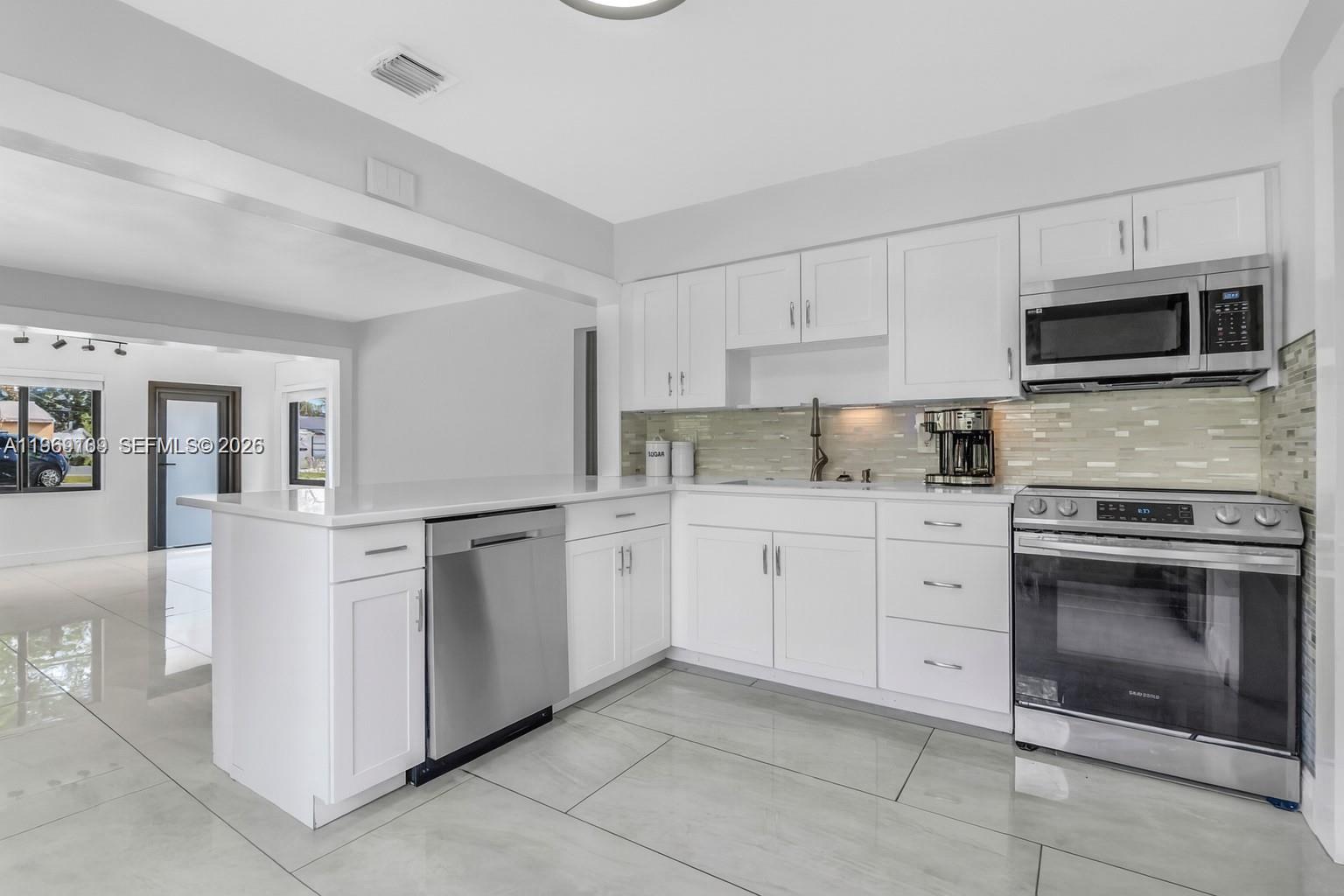 HOLLYWOOD PARK - Residential