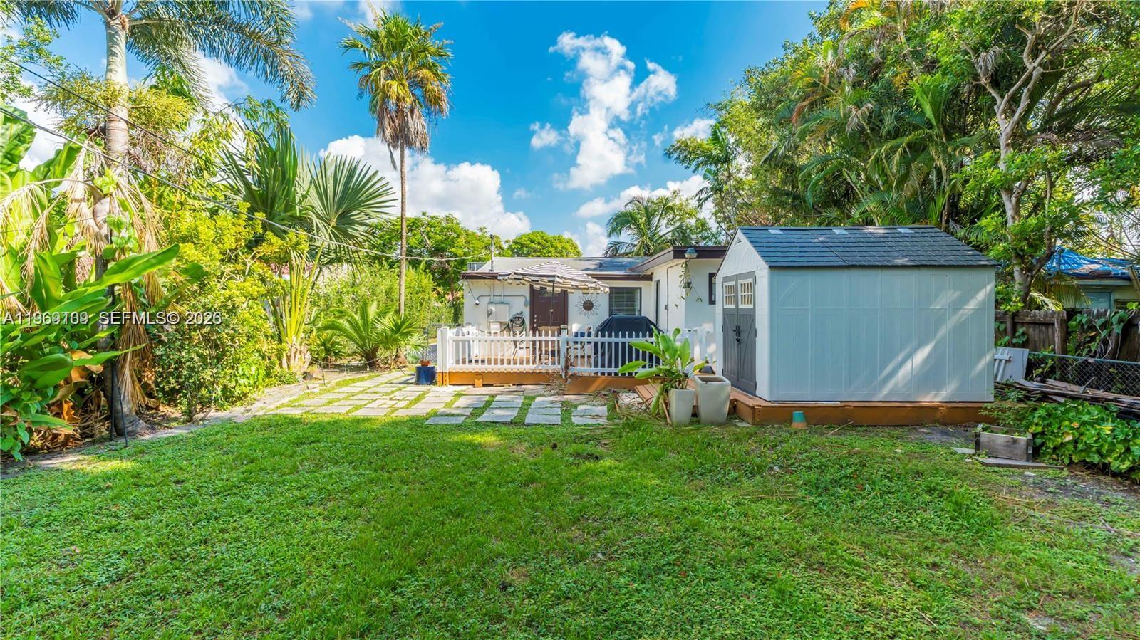 HOLLYWOOD PARK - Residential