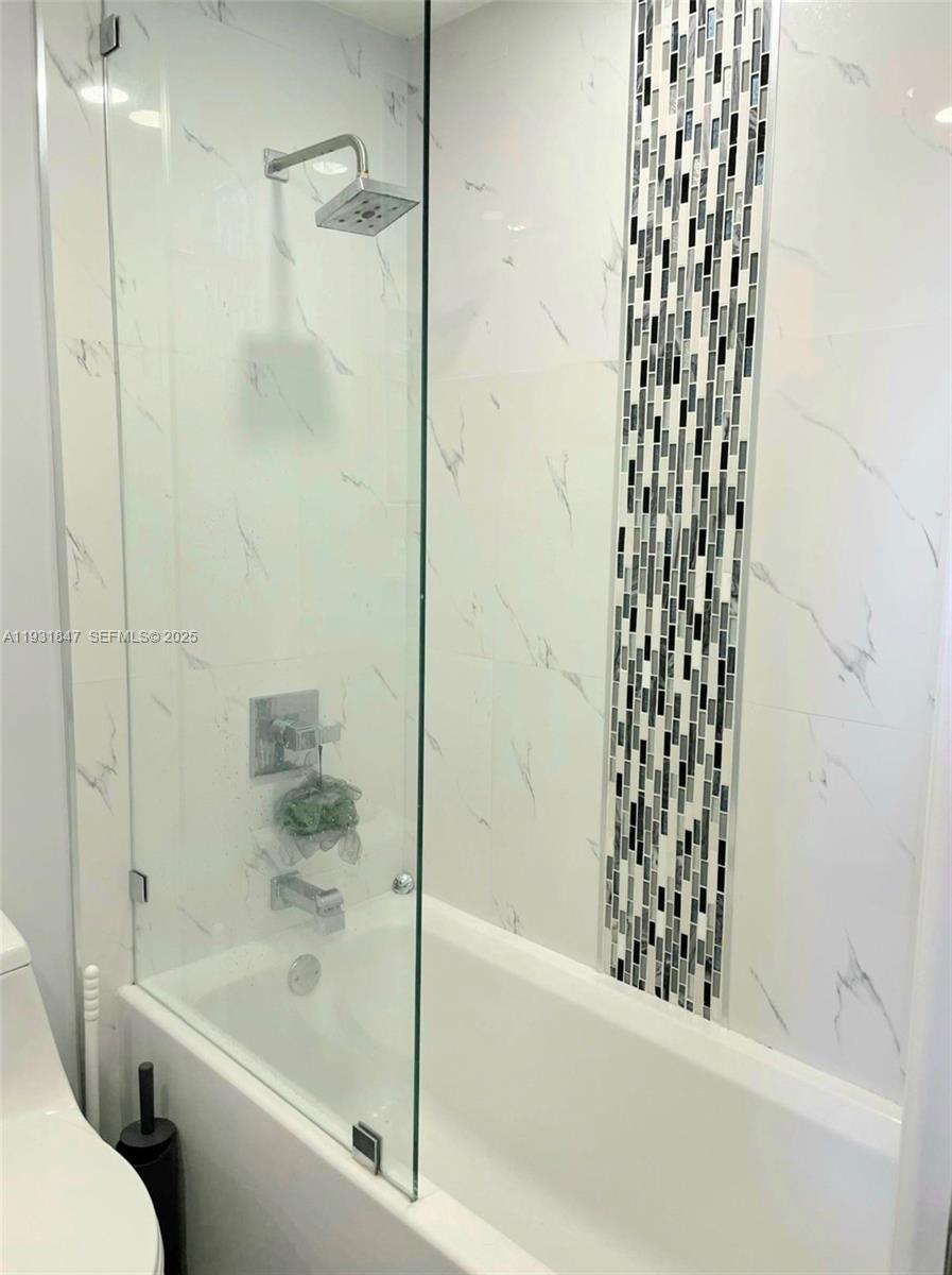 VERSIALLES GARDENS II CON - Residential