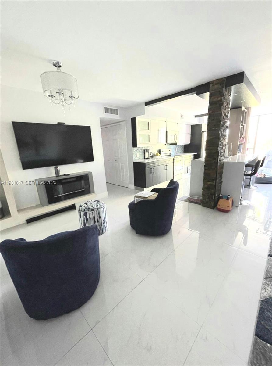 VERSIALLES GARDENS II CON - Residential