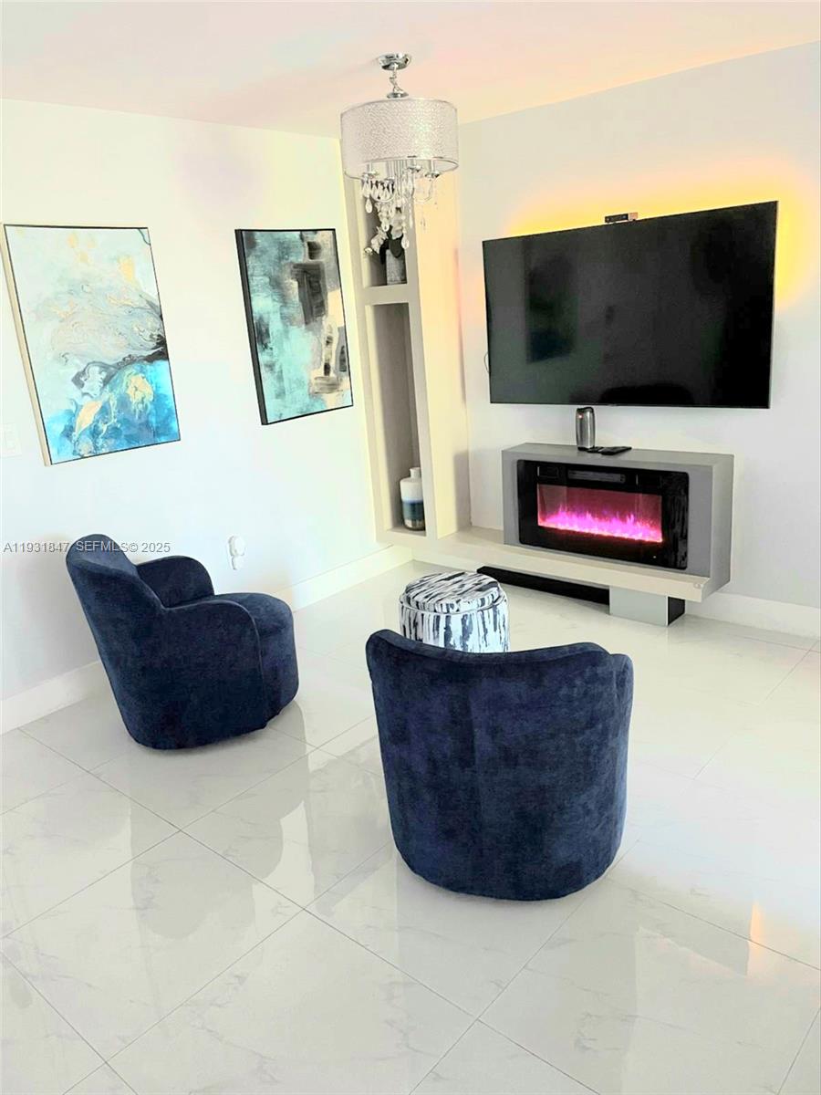 VERSIALLES GARDENS II CON - Residential