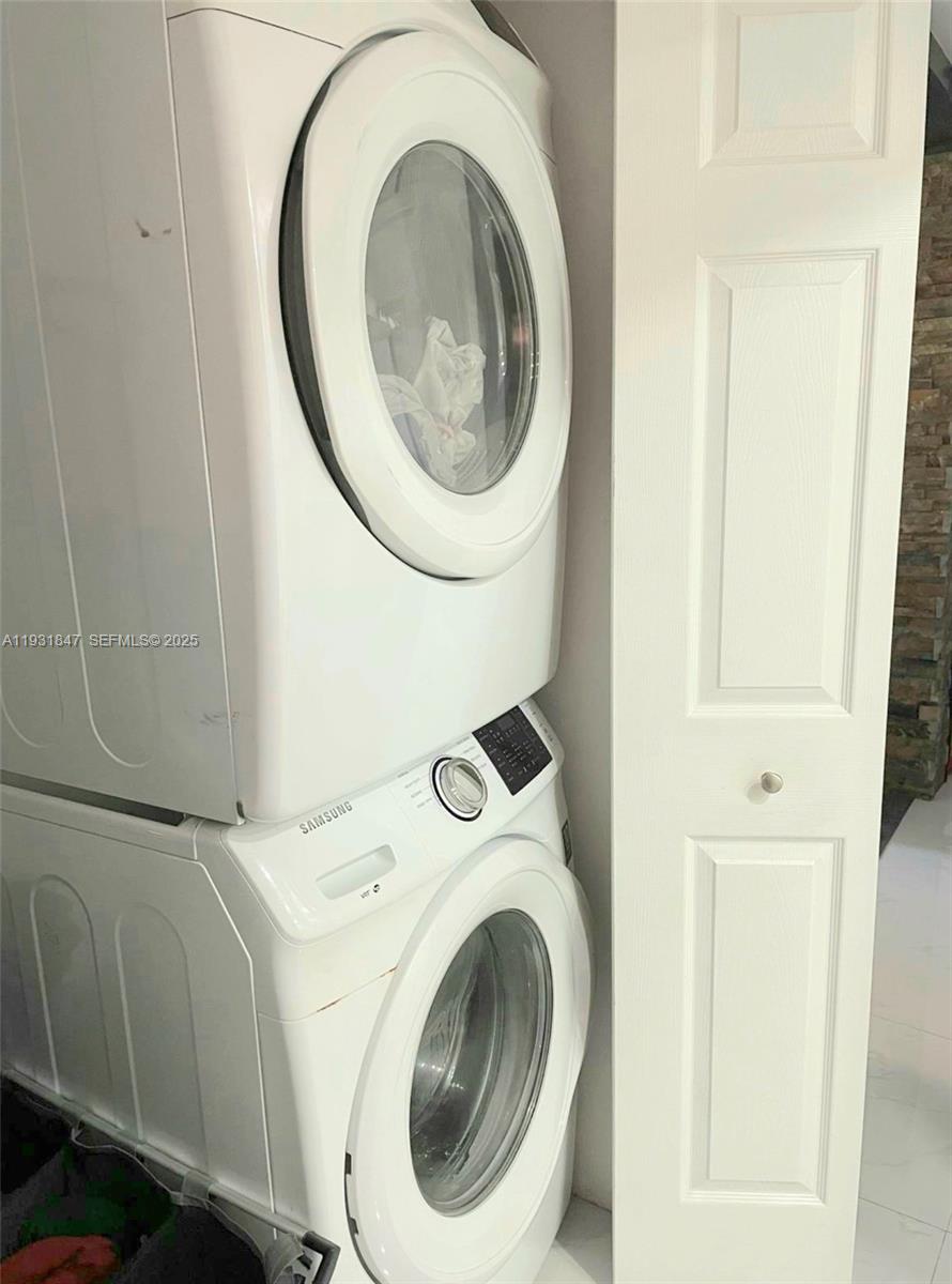 VERSIALLES GARDENS II CON - Residential