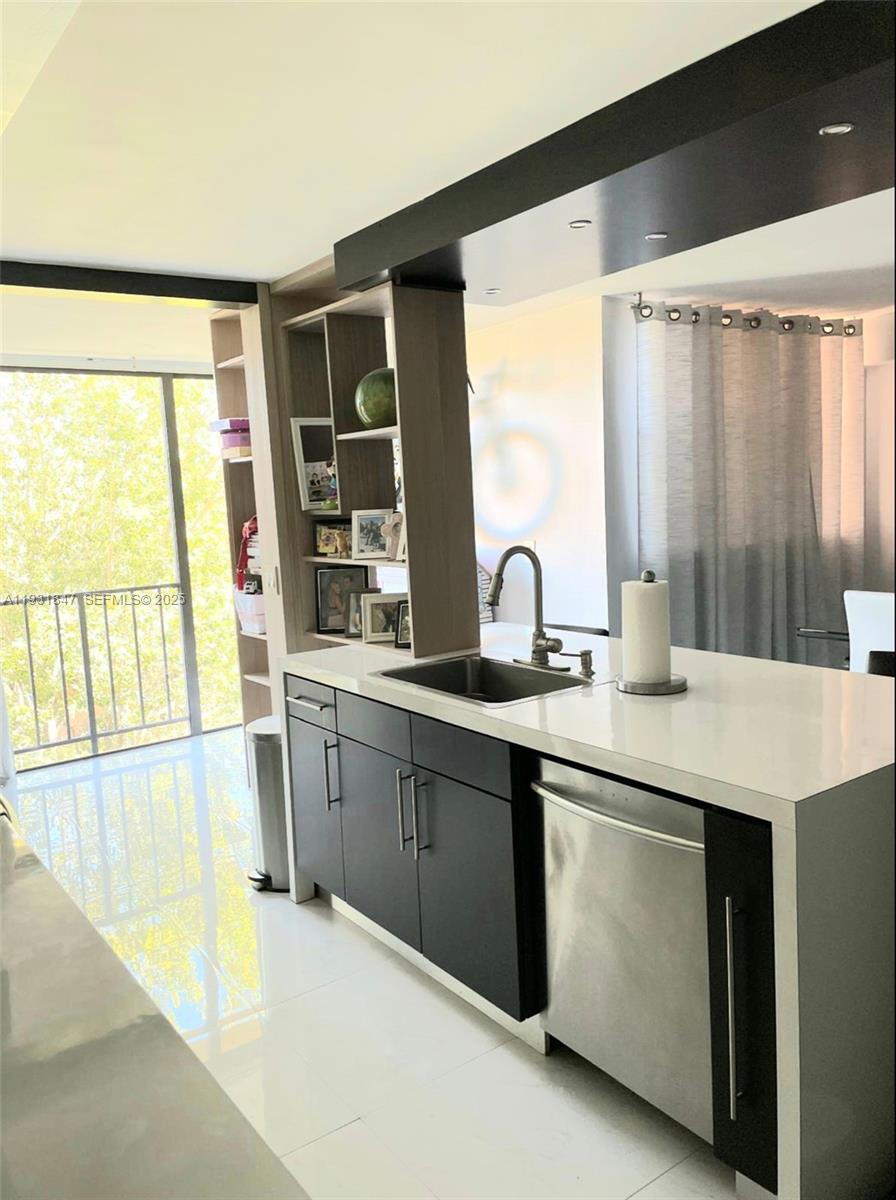 VERSIALLES GARDENS II CON - Residential