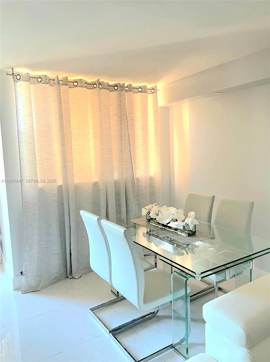 VERSIALLES GARDENS II CON - Residential