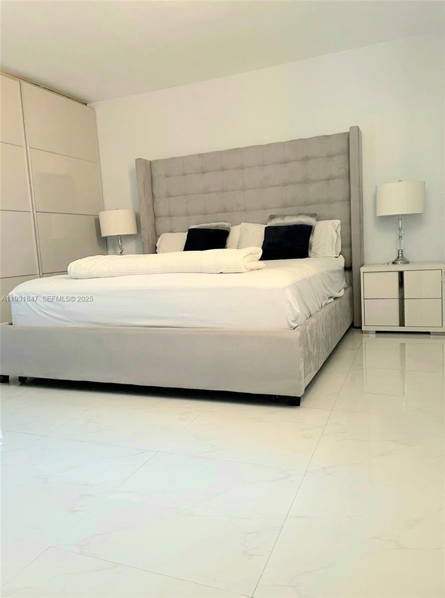 VERSIALLES GARDENS II CON - Residential