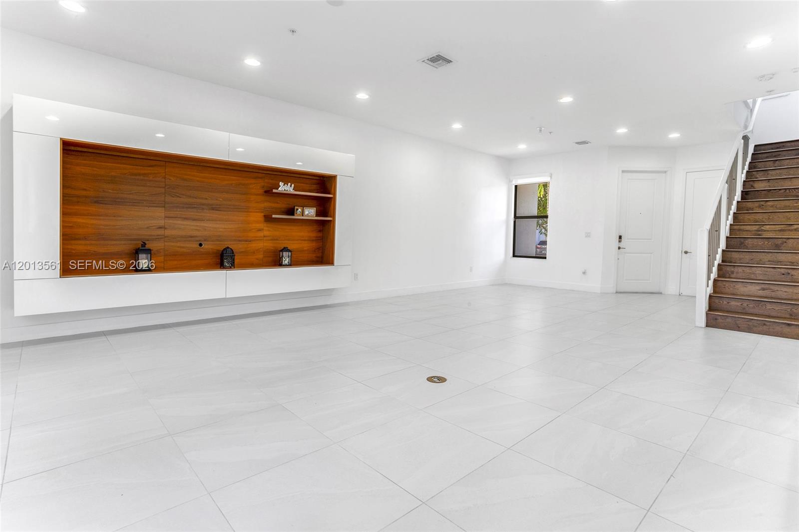 CT INDUSTRIAL PLAT - Residential Lease
