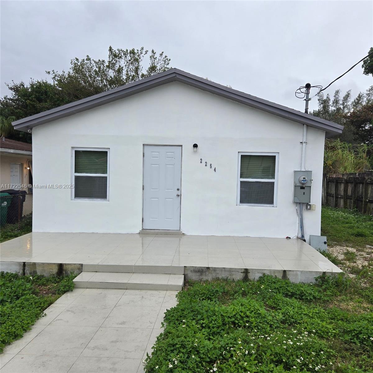 THIS IS YOUR HOME. BEAUTIFUL FULL REMODELED. THIS GEM FEATURES 3 BEDROOMS AND 2 BATHROOMS, NICE BACKYARD, NEW ROOF, NEW TILE FLOOR, NEW AIR CONDITIONING UNIT, NEW KITCHEN CABINETS AND NEW STAINLESS STEEL APPLIANCES. PROPERTY IS LARGER THAN TAX ROLL. APPLIANCES WILL BE INSTALLED 3 DAYS BEFORE CLOSING.