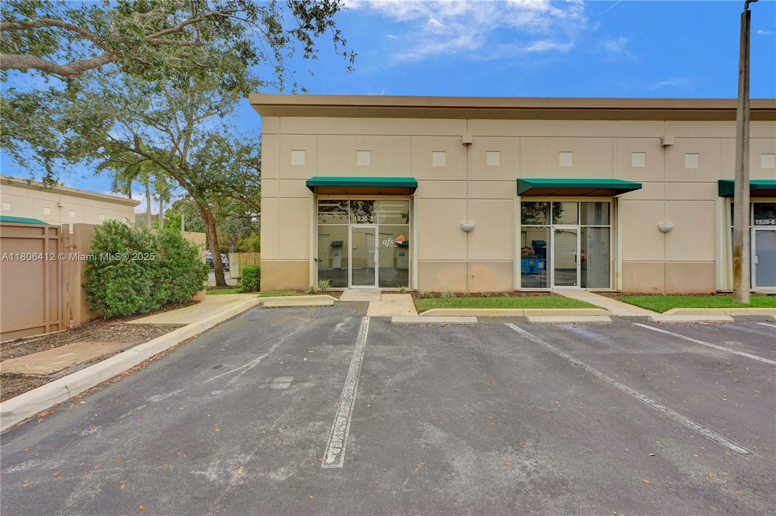 1920 N Commerce Pkwy