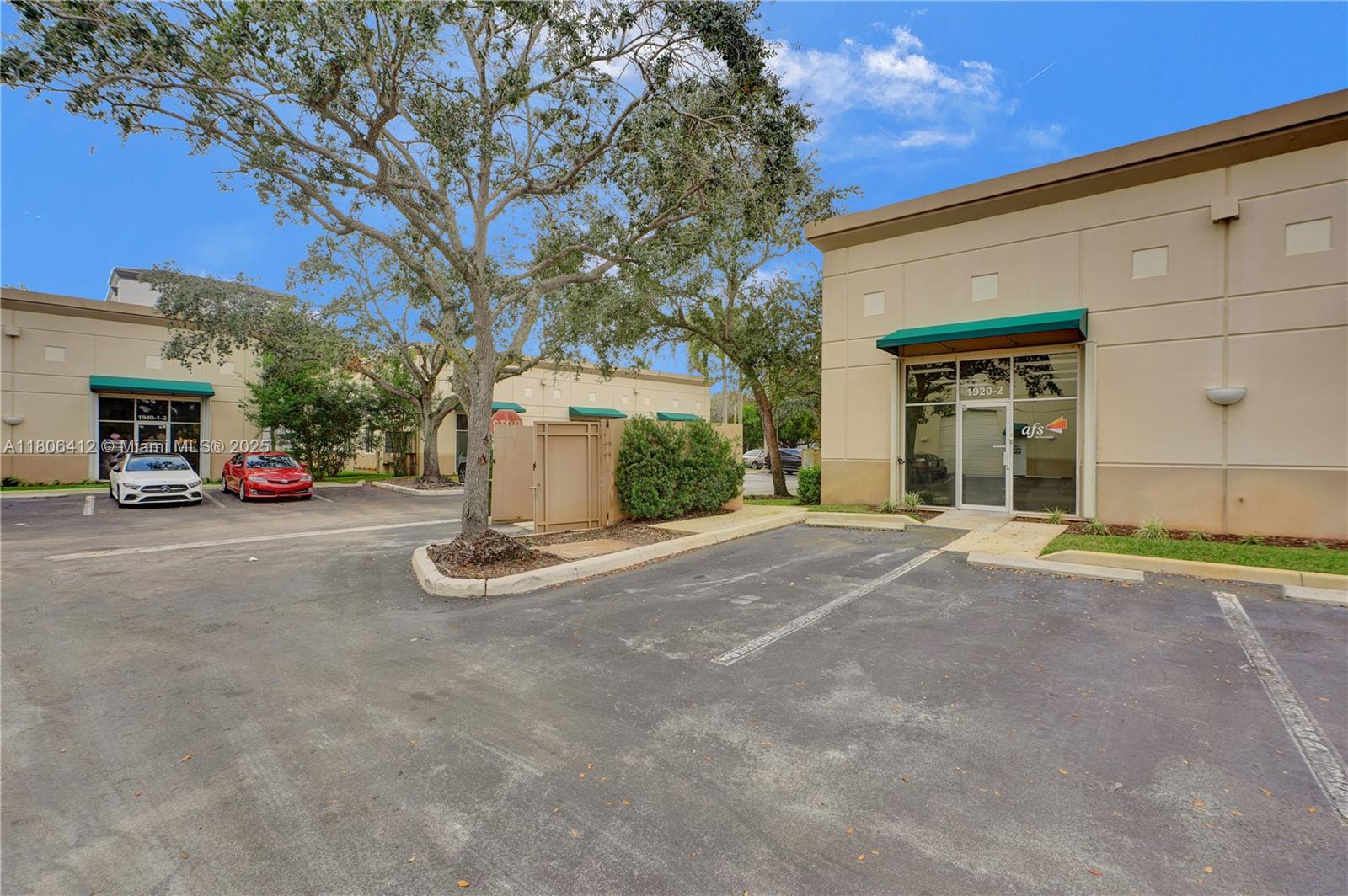 1920 N Commerce Pkwy