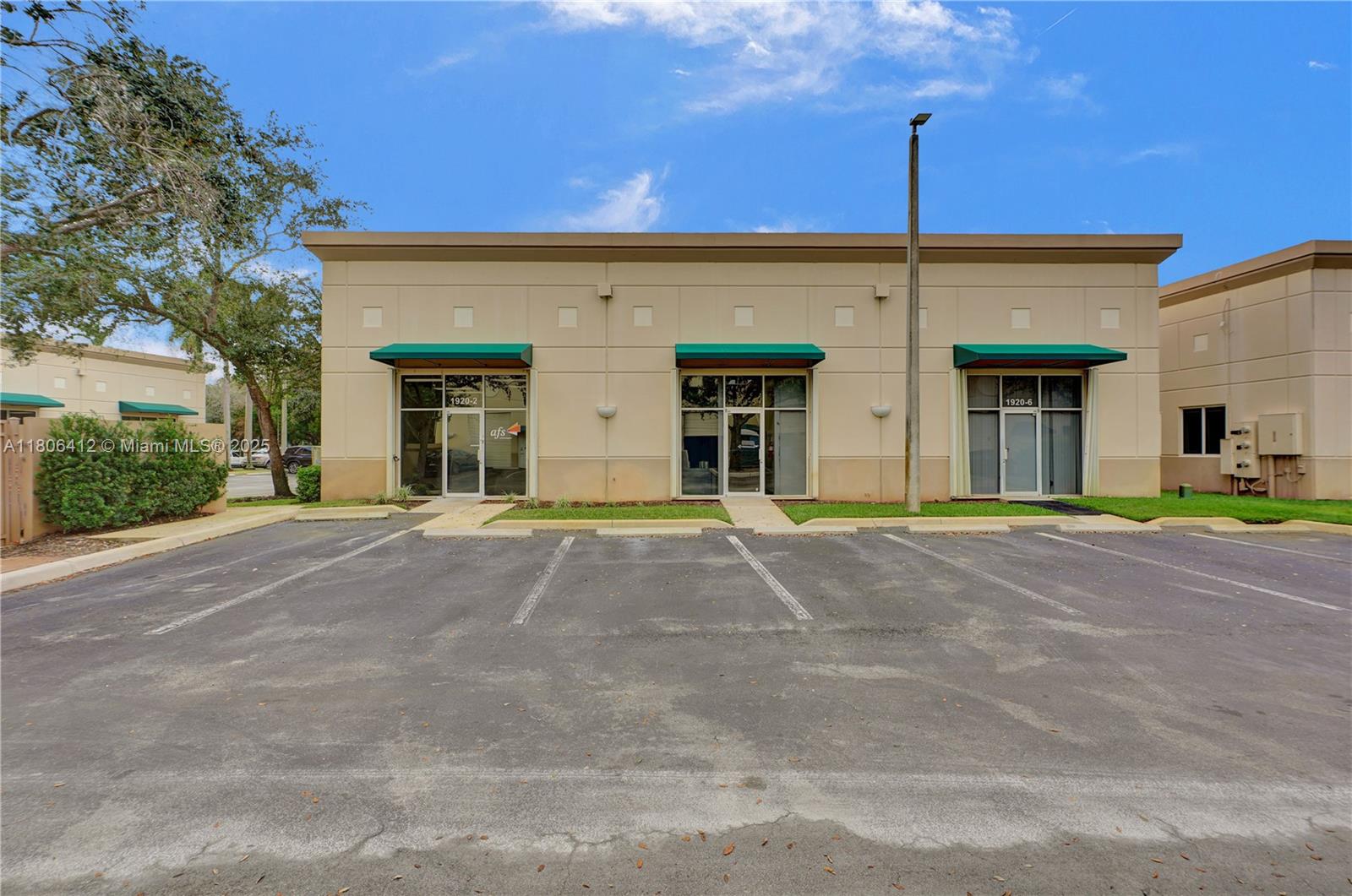 1920 N Commerce Pkwy