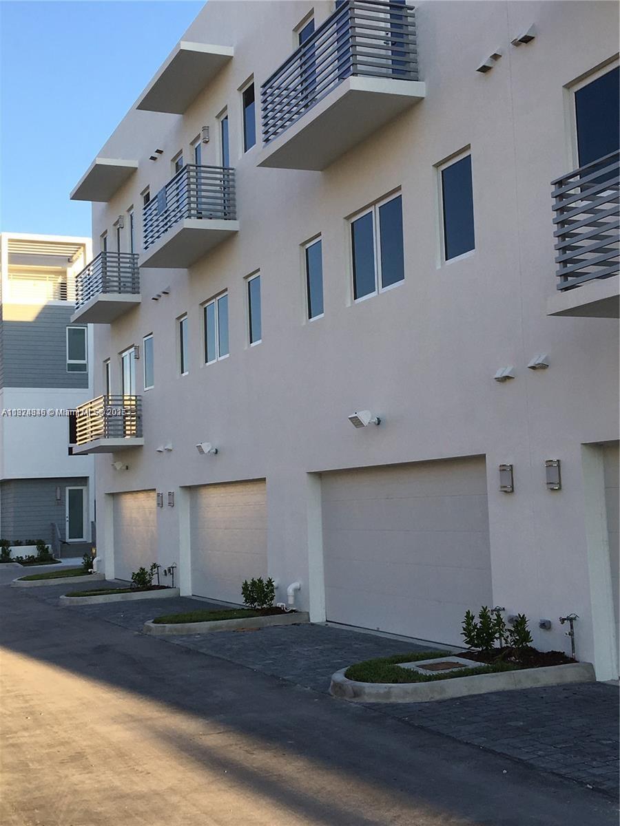9181 NW 33rd St 9181