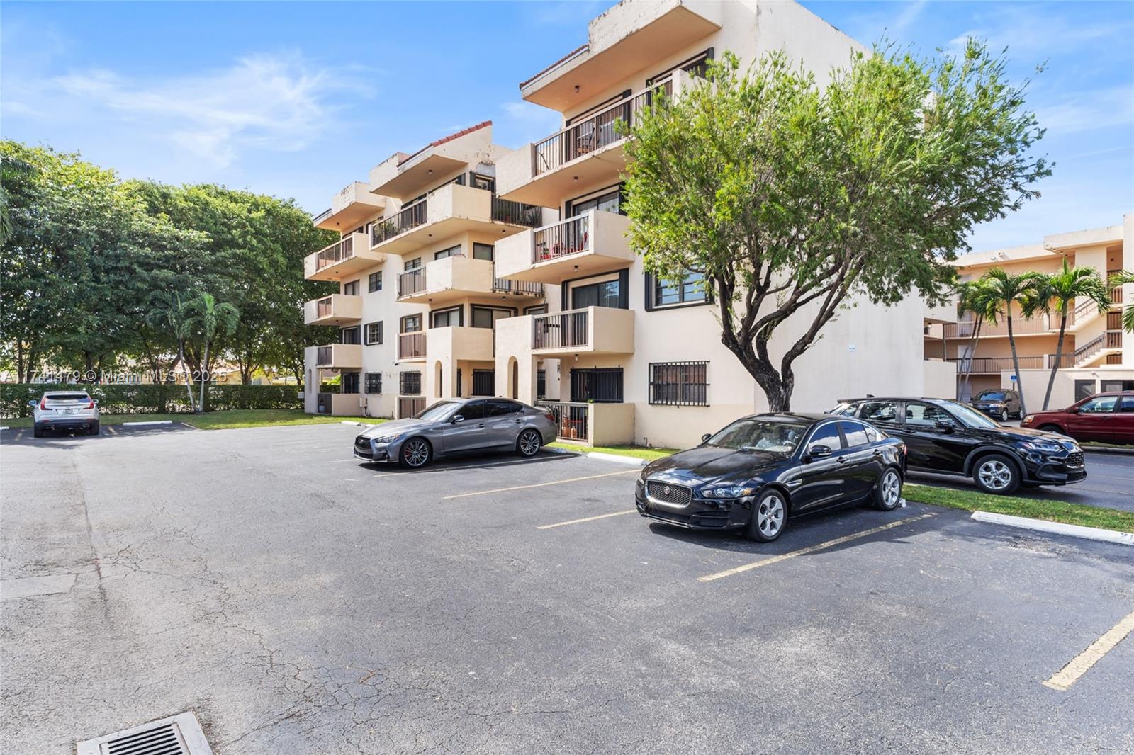 WESTCHESTER POINT CONDO - Residential