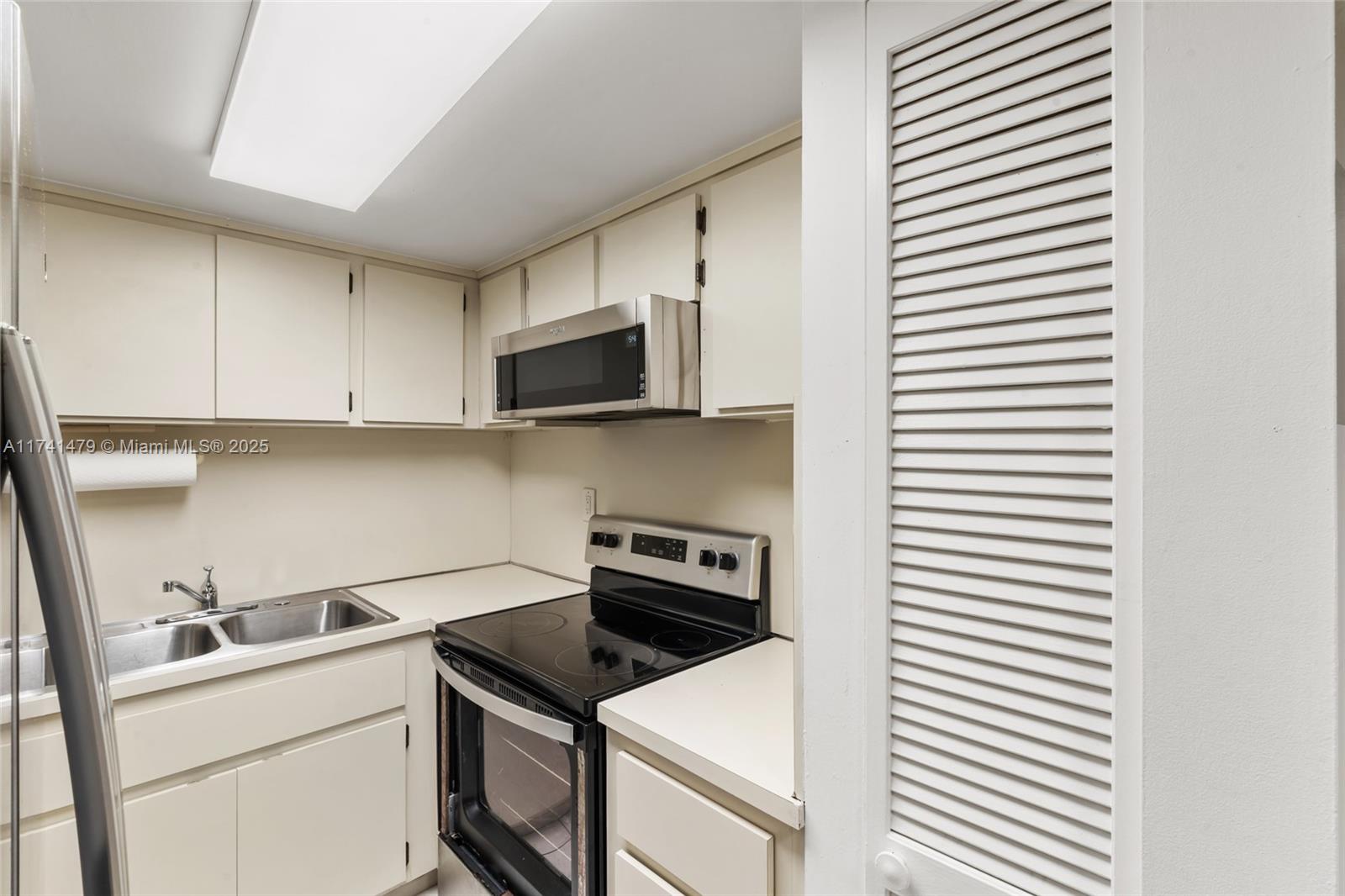 WESTCHESTER POINT CONDO - Residential