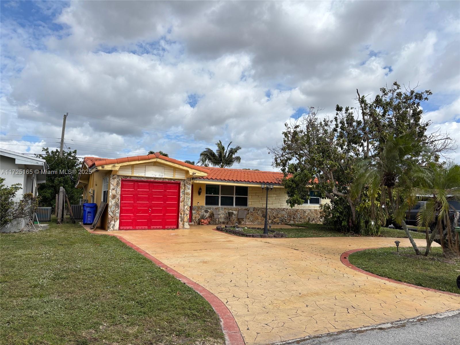 8471 Nw 16th St, Pembroke Pines, Miami-Dade County, Florida - 2 Bedrooms  
1 Bathrooms - 