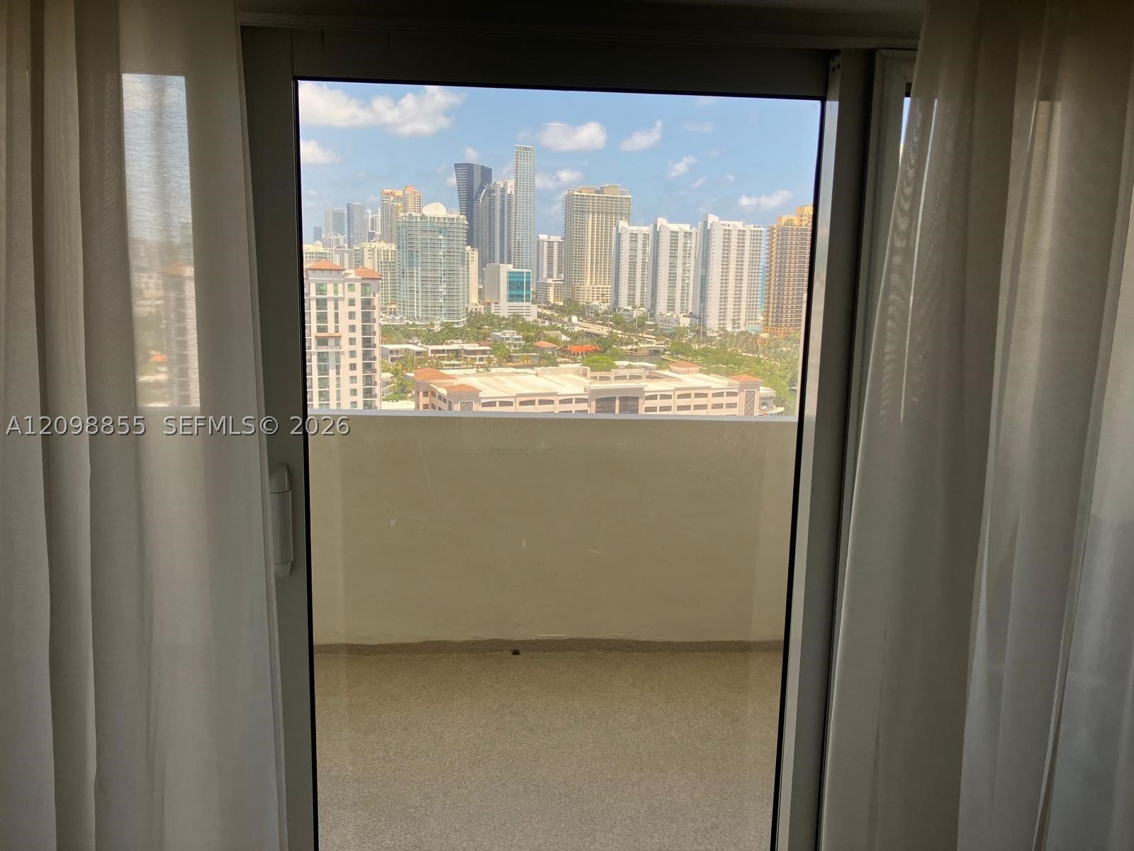300 Bayview Dr PH11