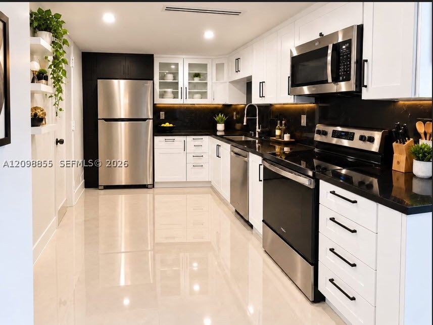 300 Bayview Dr PH11