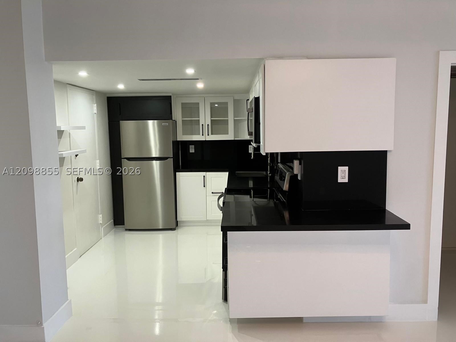 300 Bayview Dr PH11
