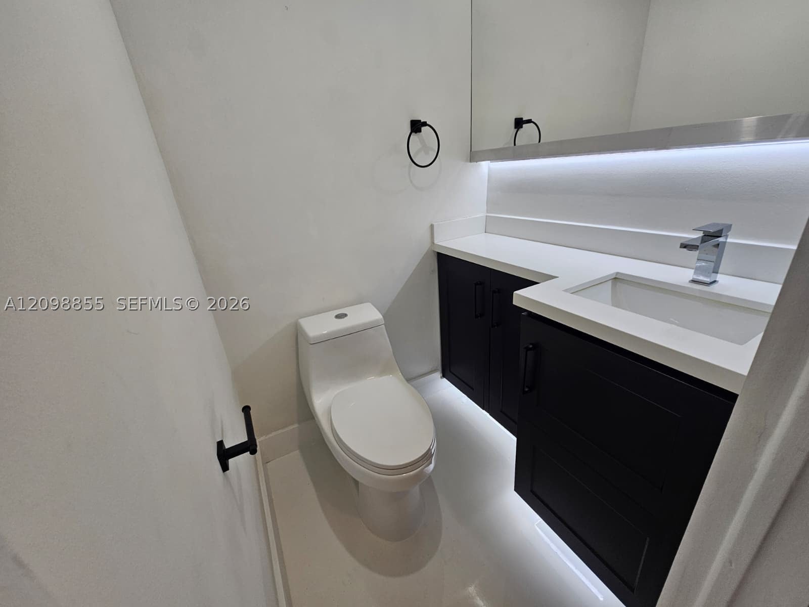 300 Bayview Dr PH11