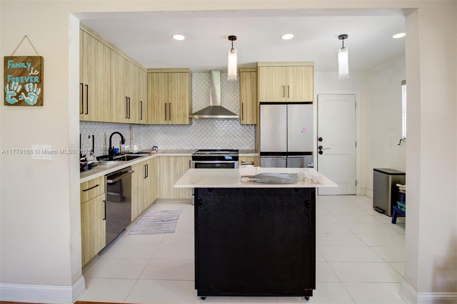 1025 Hunting Lodge Dr
