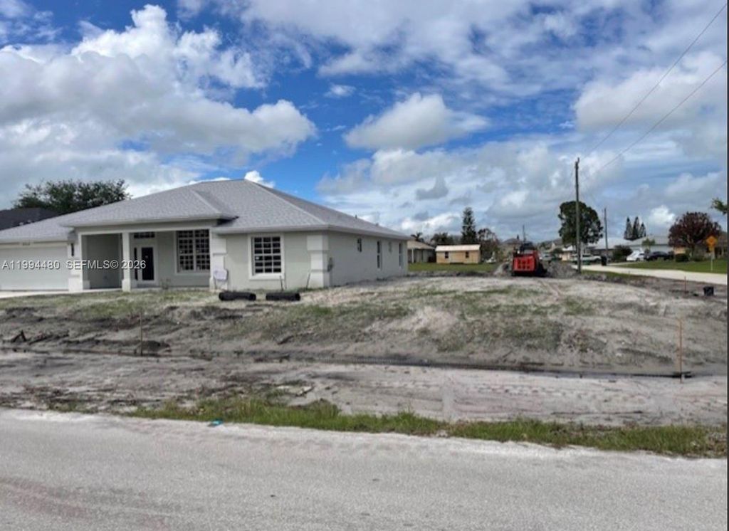 Photo of 5315 NW Milner Dr, Port St Lucie, FL 34983 (MLS # A11994480)