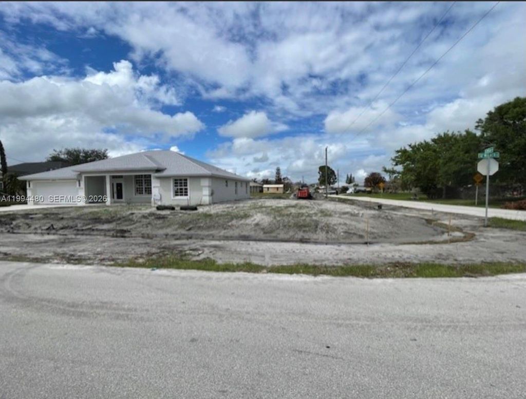 Photo of 5315 NW Milner Dr, Port St Lucie, FL 34983 (MLS # A11994480)