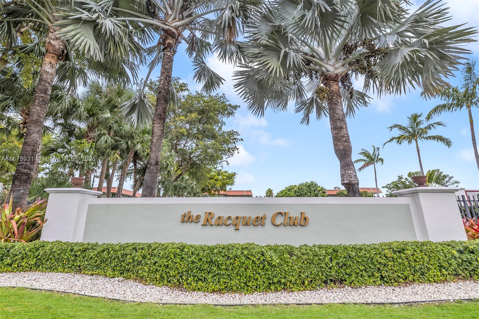 RACQUET CLUB - Residential