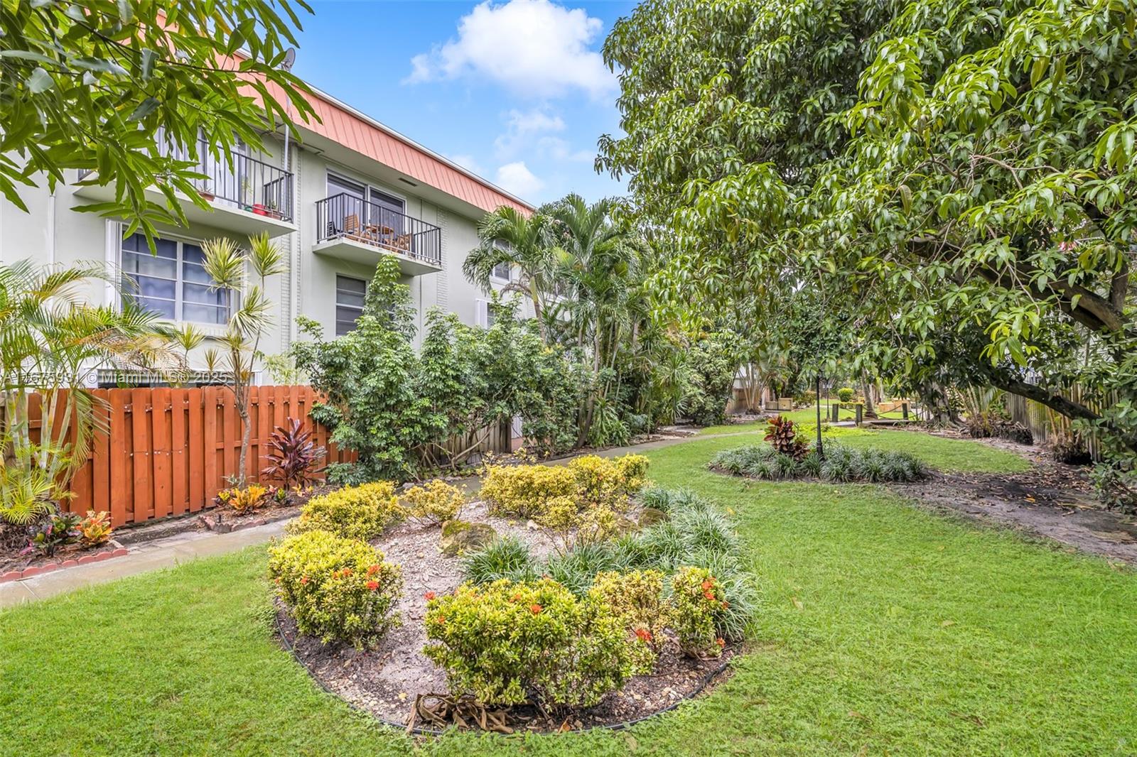 RACQUET CLUB - Residential