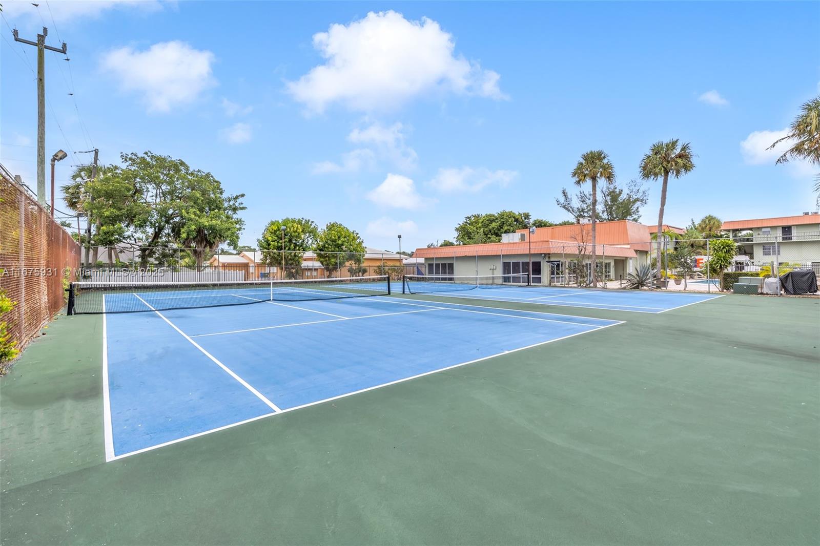 RACQUET CLUB - Residential