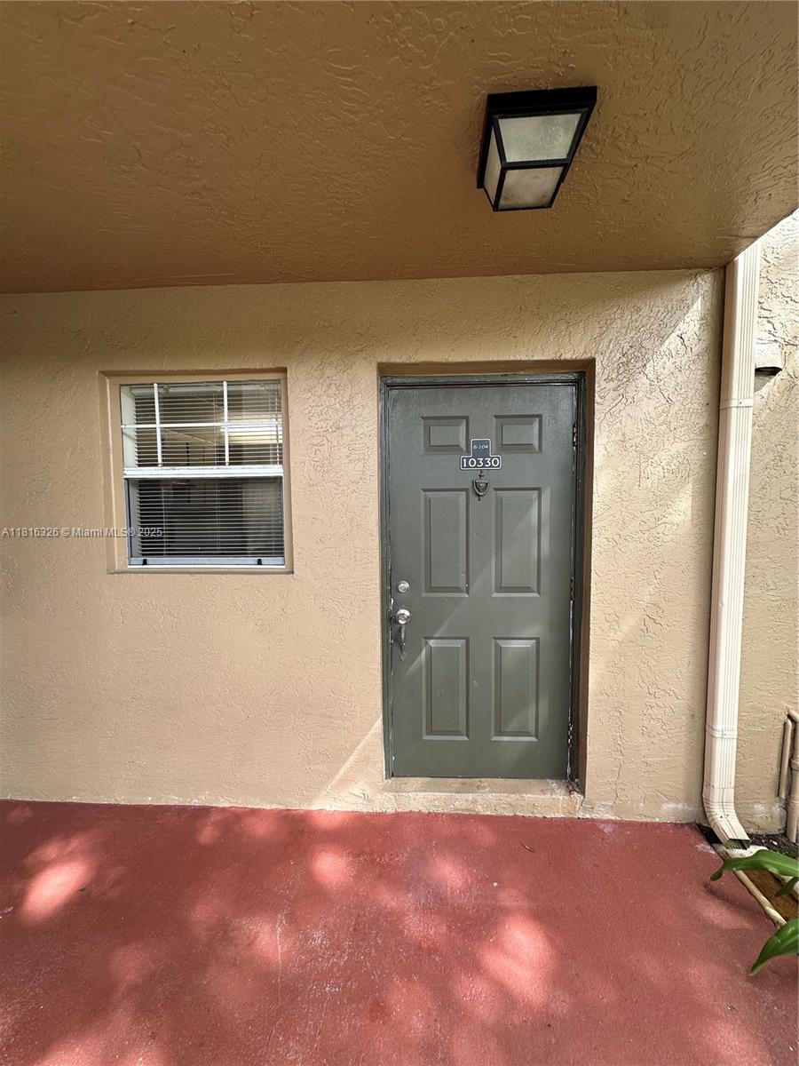10330 Nw 8th St 104, Pembroke Pines, Miami-Dade County, Florida - 2 Bedrooms  
2 Bathrooms - 