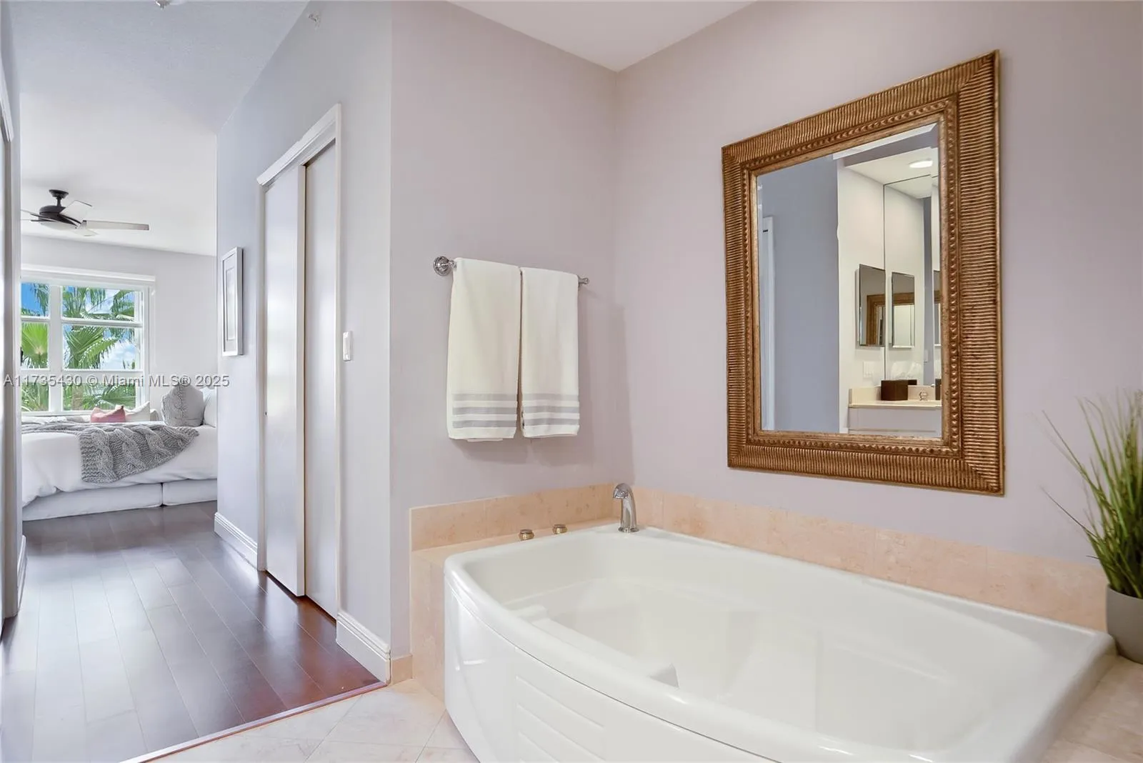 Key Biscayne, Florida 33149, United States, 2 Bedrooms Bedrooms, ,2 BathroomsBathrooms,Residential,Active,12044