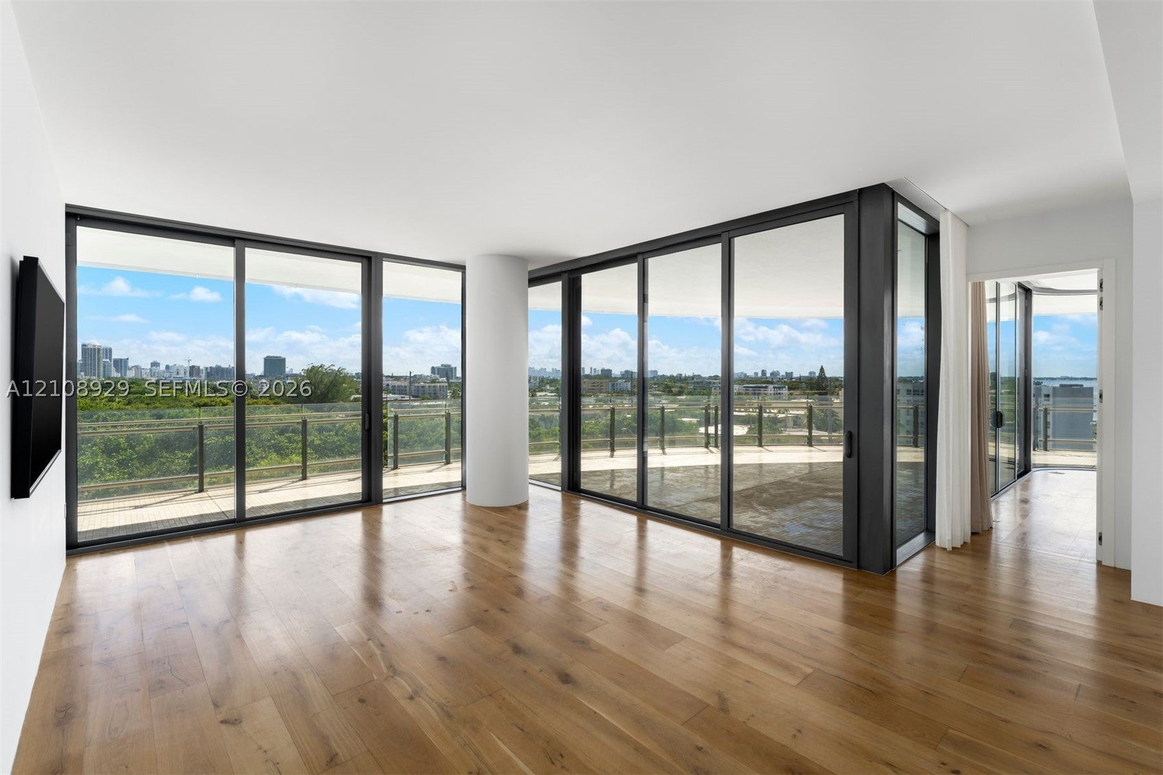 8701 Collins Ave 606