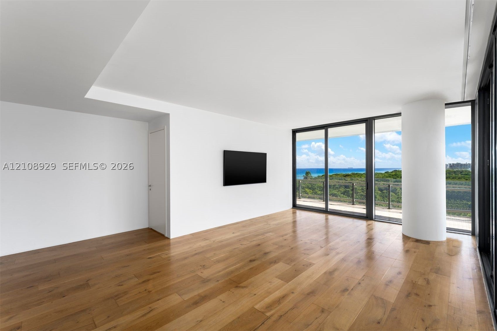 8701 Collins Ave 606