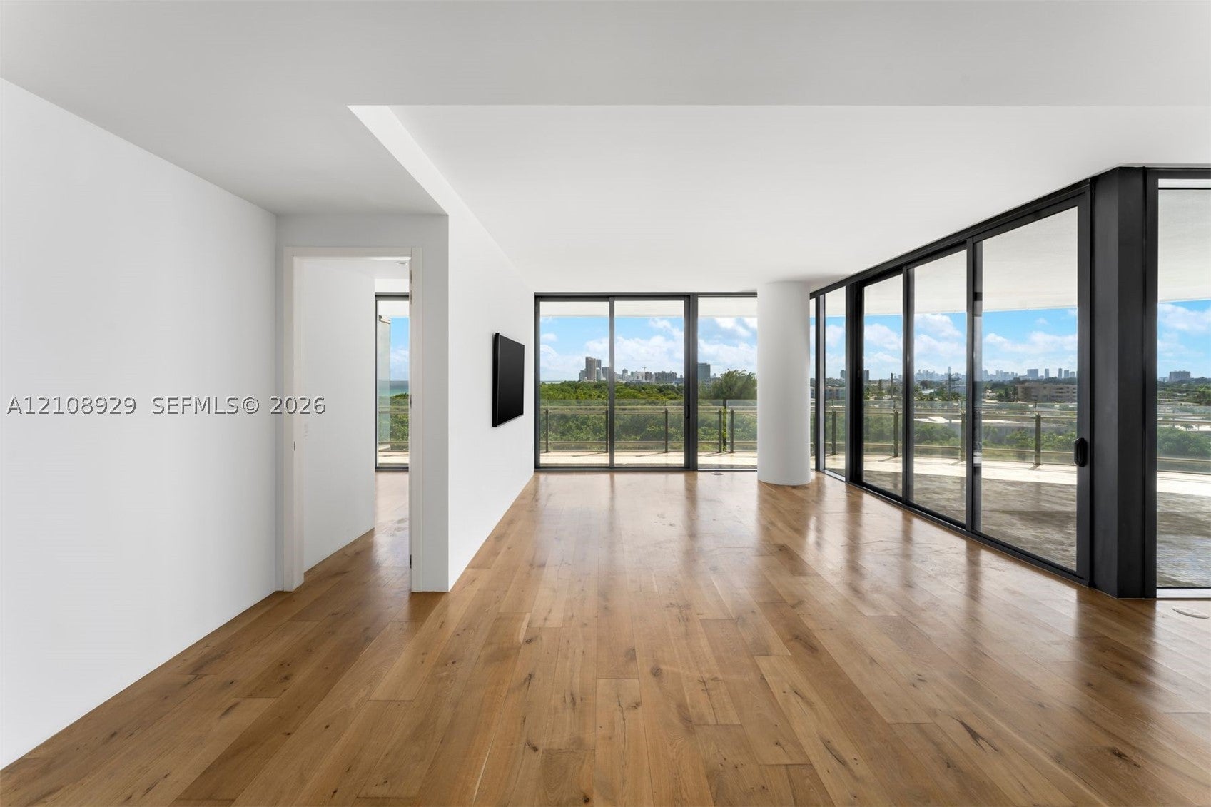 8701 Collins Ave 606