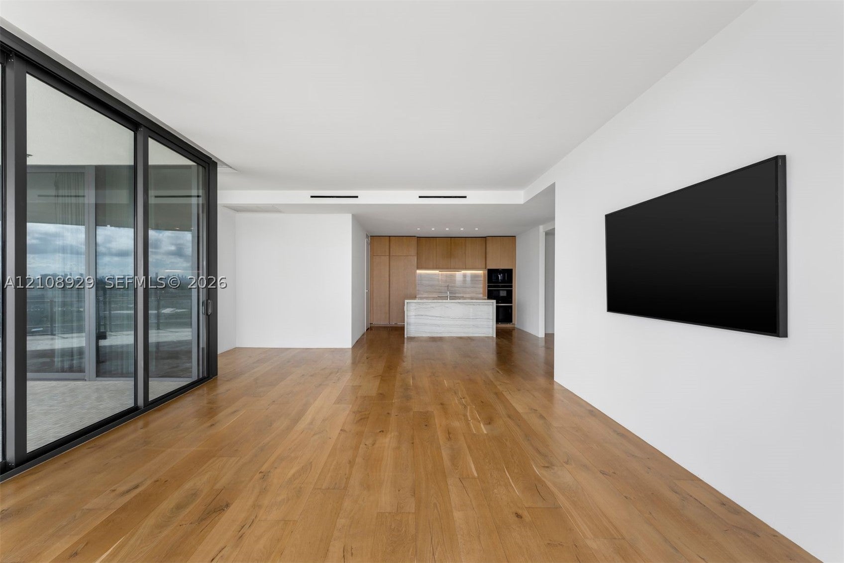 8701 Collins Ave 606