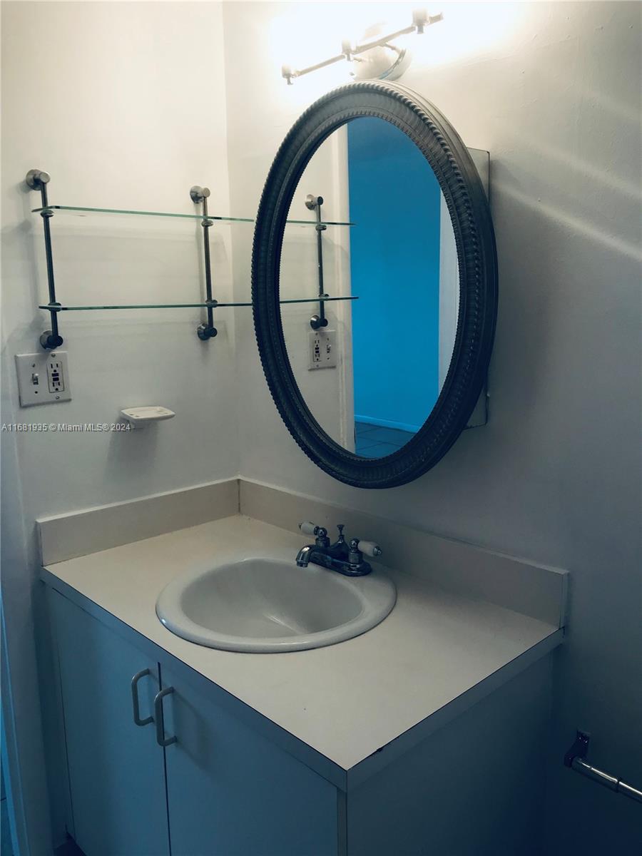 LAKEVIEW GARDENS AT MIAMI - Residential