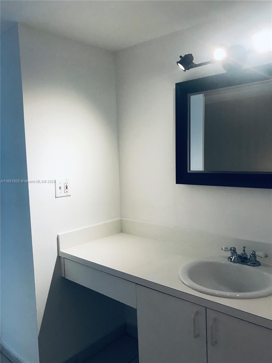 LAKEVIEW GARDENS AT MIAMI - Residential