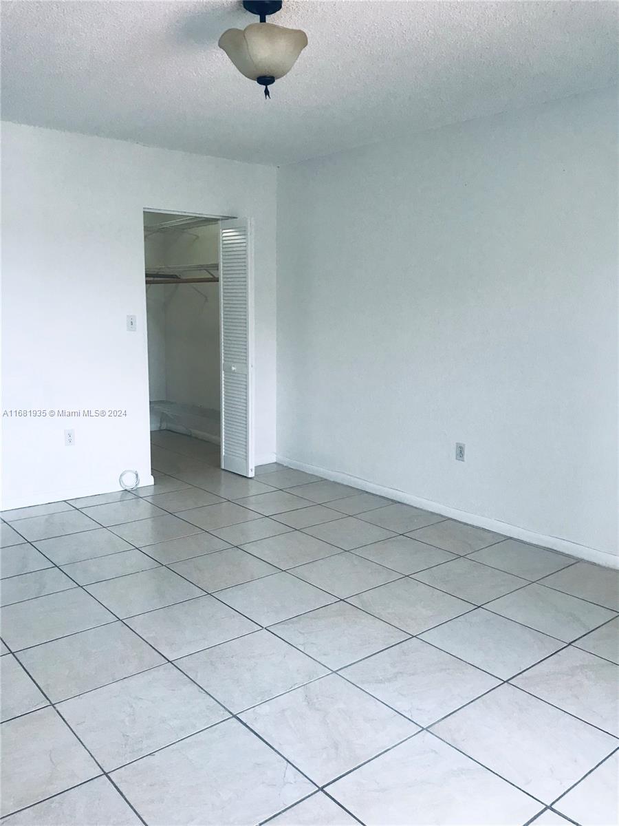 LAKEVIEW GARDENS AT MIAMI - Residential