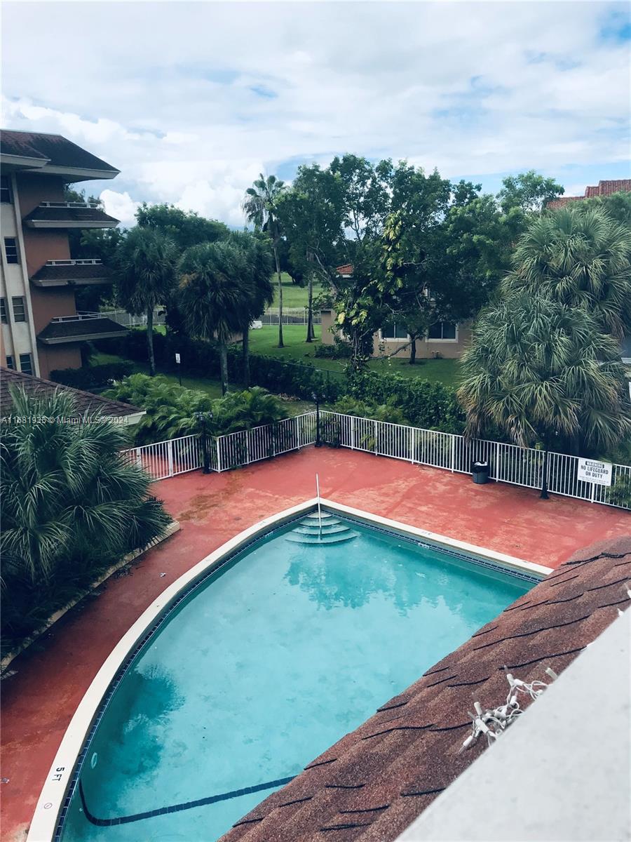 LAKEVIEW GARDENS AT MIAMI - Residential