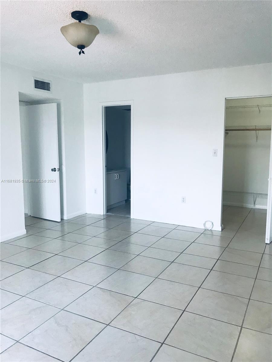 LAKEVIEW GARDENS AT MIAMI - Residential
