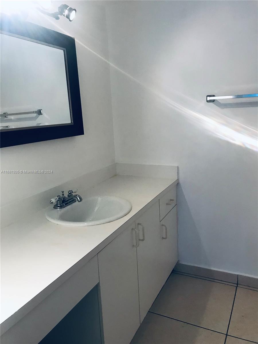 LAKEVIEW GARDENS AT MIAMI - Residential