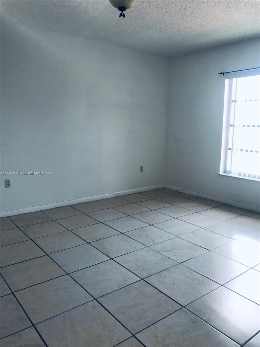 LAKEVIEW GARDENS AT MIAMI - Residential