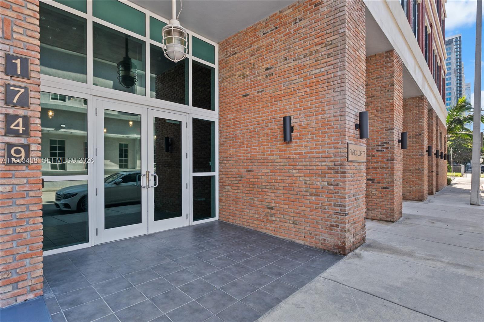 1749 NE Miami Ct 605