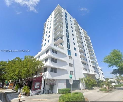 Spectacular 2 Bedrooms/ 2 Baths corner Unit with unobstructed City views.
Bright, Spacious and Beautifully updated unit including newly remodeled bathroom, wood floors throughout, Stainless Steel appliances, large walk-in closet, 2 balconies plus washer/ Dryer inside the unit. Coral Sea View Condo is a boutique luxury building offering swimming pool, hot tub, gym, security cameras/ key entry & rooftop Terrace with amazing views – All at a prime location on Coral Way & within minutes from Brickell, Downtown, Coral Gables, Miami Beach and Airport. One assigned parking space, visitor parking & 2nd parking can be rented at $150. No Pets per Association. Don't let this great opportunity pass you by!