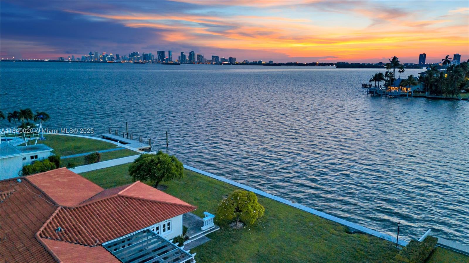 TREASURE ISLAND - Residential