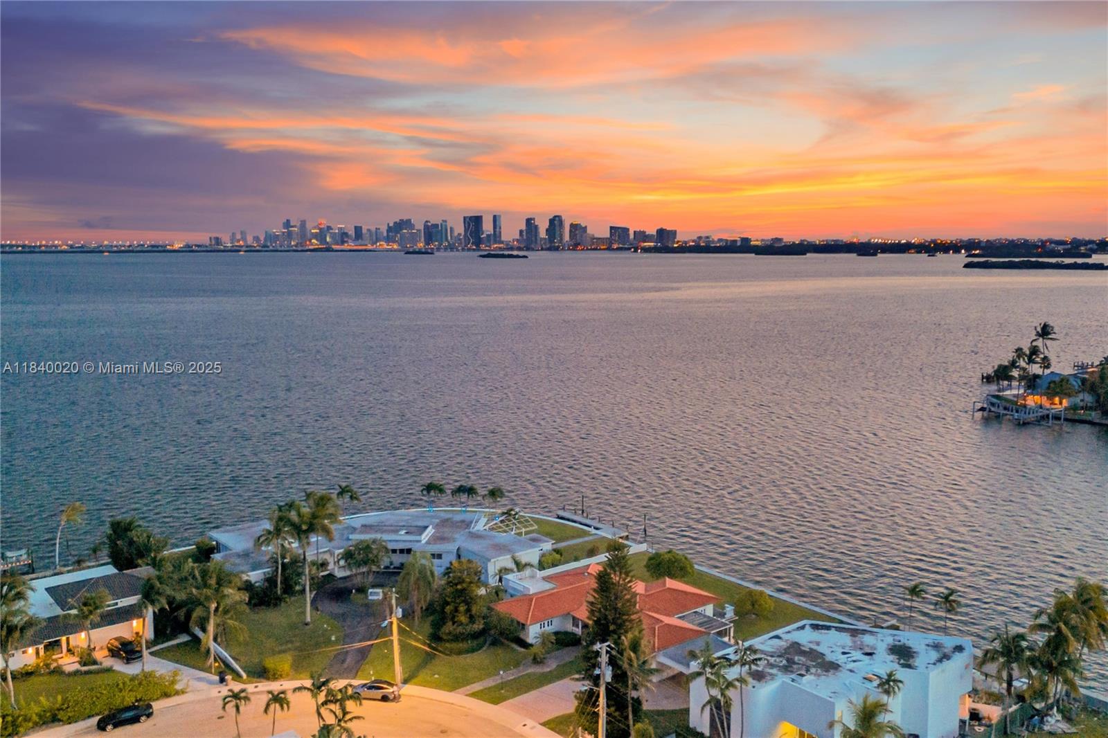 TREASURE ISLAND - Residential