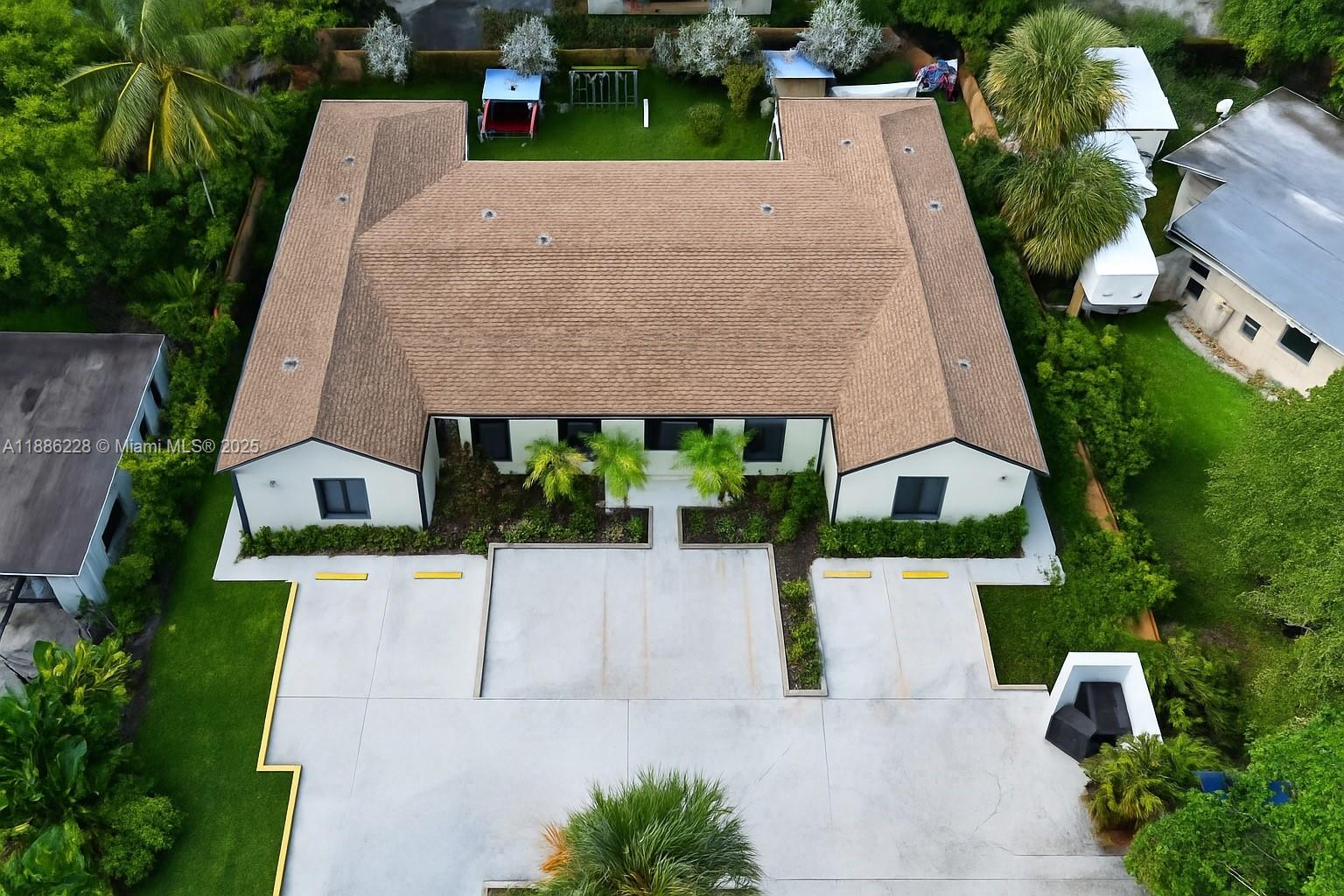 HOLLYWOOD COUNTRY ESTATES - Residential Lease