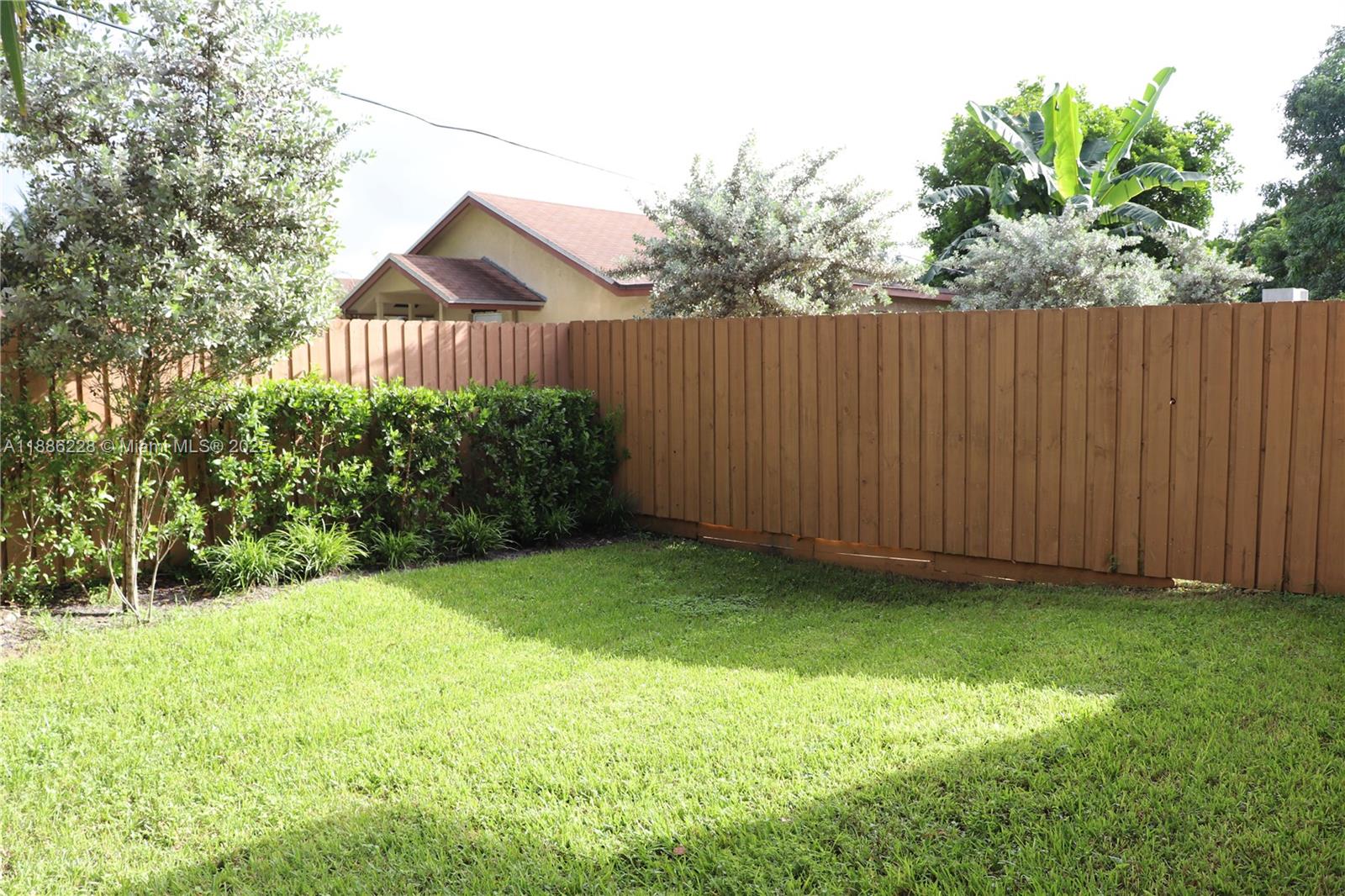 HOLLYWOOD COUNTRY ESTATES - Residential Lease