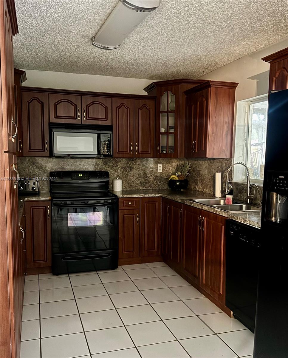 LAKES ON THE GREEN NORTH - Residential